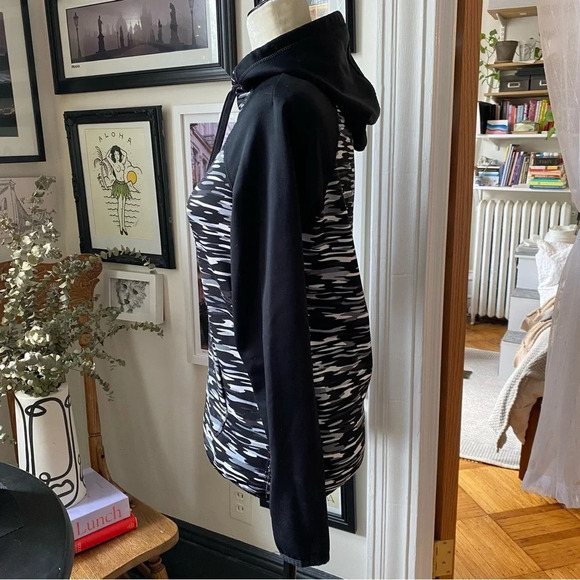 Nike Women’s Therma Fit Pullover Hoodie - Picture 4 of 9